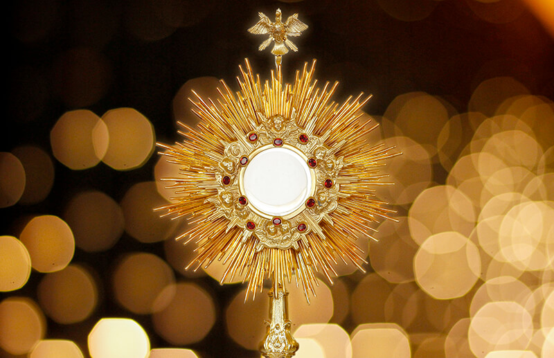 Adoration eucharistique à Evreux